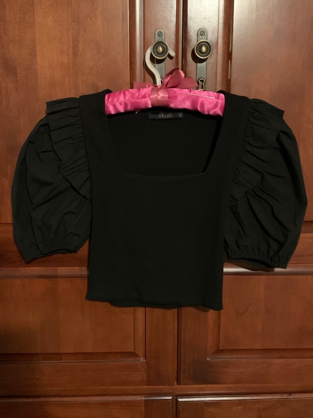 Women's Black Deluc Cropped Shirt with Puffed Sleeves and Ruffle